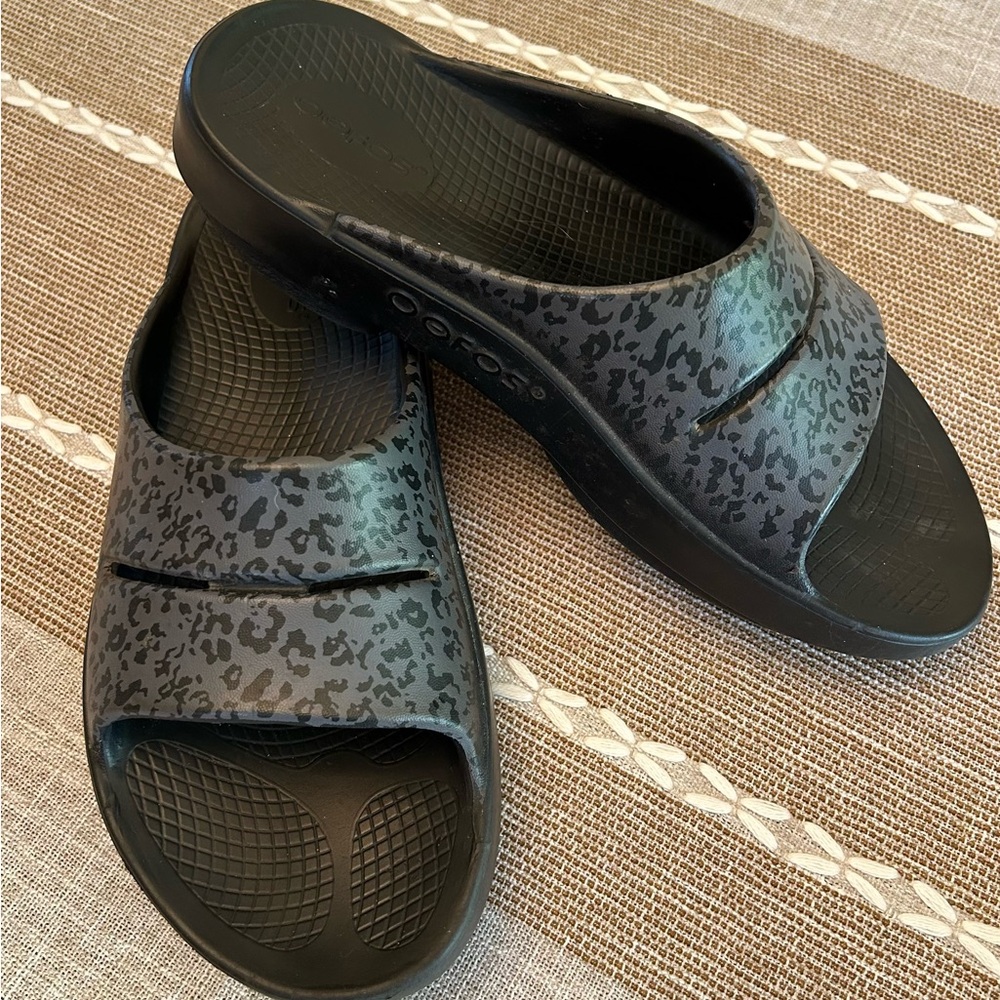 OOFOS Black Leopard Slide Sandals